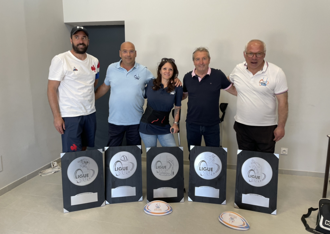 Trophée, récompense, trophée sportif, récompense sportive, Trophée personnalisé, récompense personnalisée, trophée sportif, récompense sportive, bouclier, bouclier bois, bouclier bois sportif récompense bois, bouclier sportif, bouclier sportif personnalisé, coupe pour sport, tournoi sportif, challenge sportif, chalenge entreprise, récompense entreprise,
